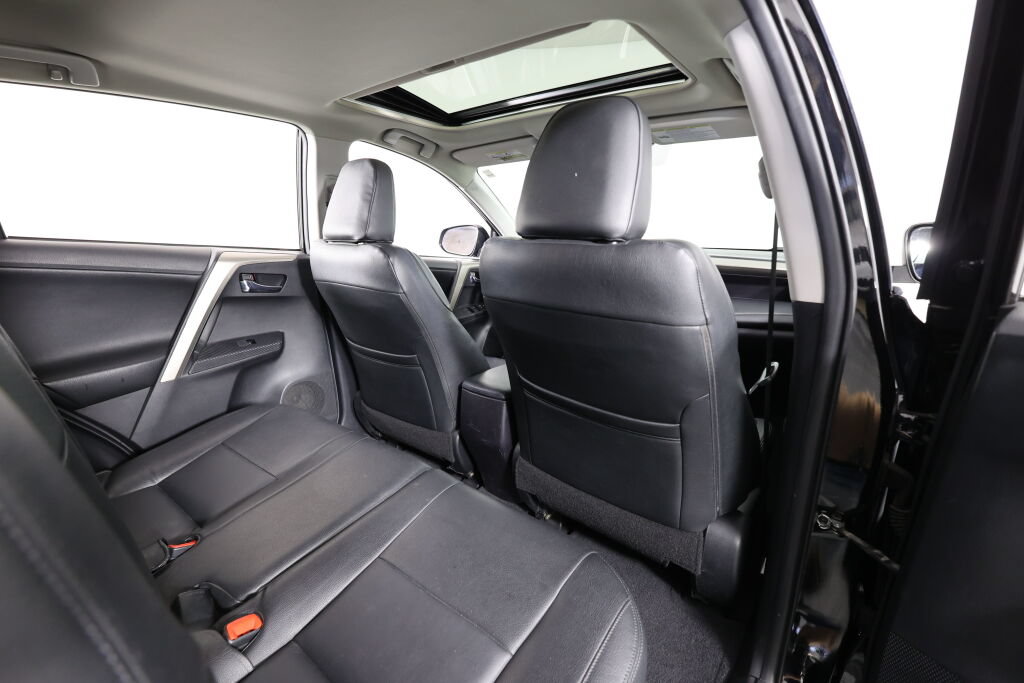 Used 2015 Toyota RAV4 XLE AWD/4WD image 19