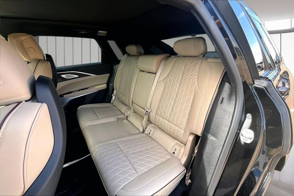New 2026 Cadillac Lyriq Signature Sport w/ Nappa Leather Package AWD/4WD image 10