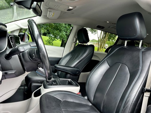 Used 2021 Chrysler Pacifica Touring-L image 17