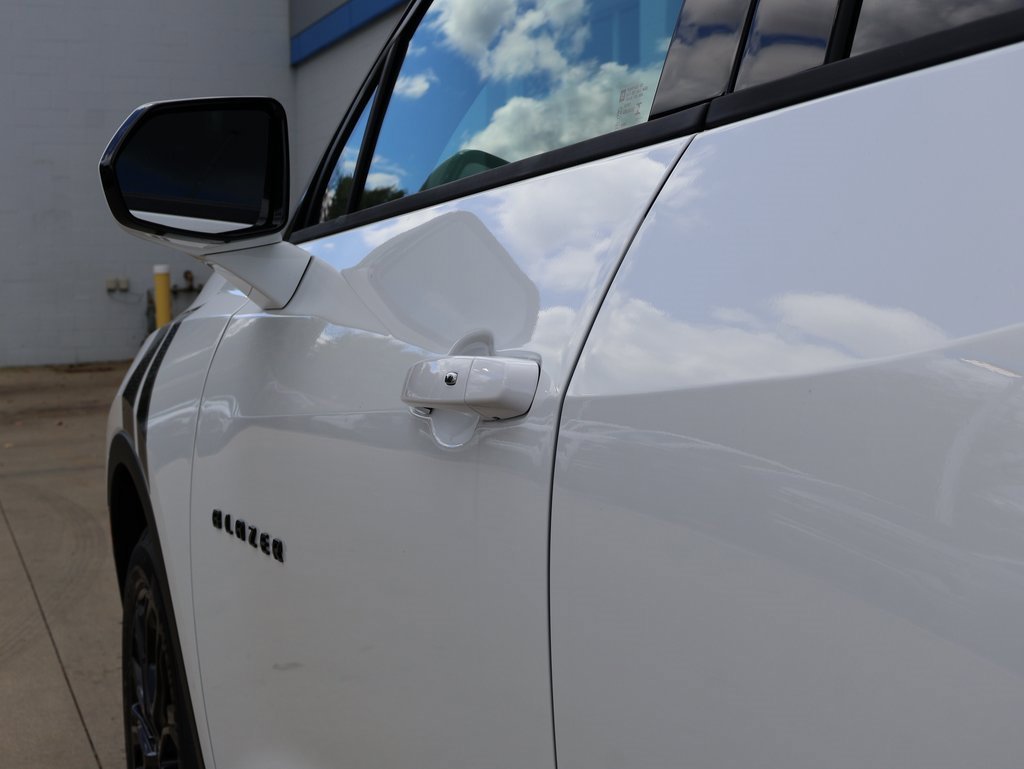 New 2025 Chevrolet Blazer LT w/ LPO, Black Sport Package image 10