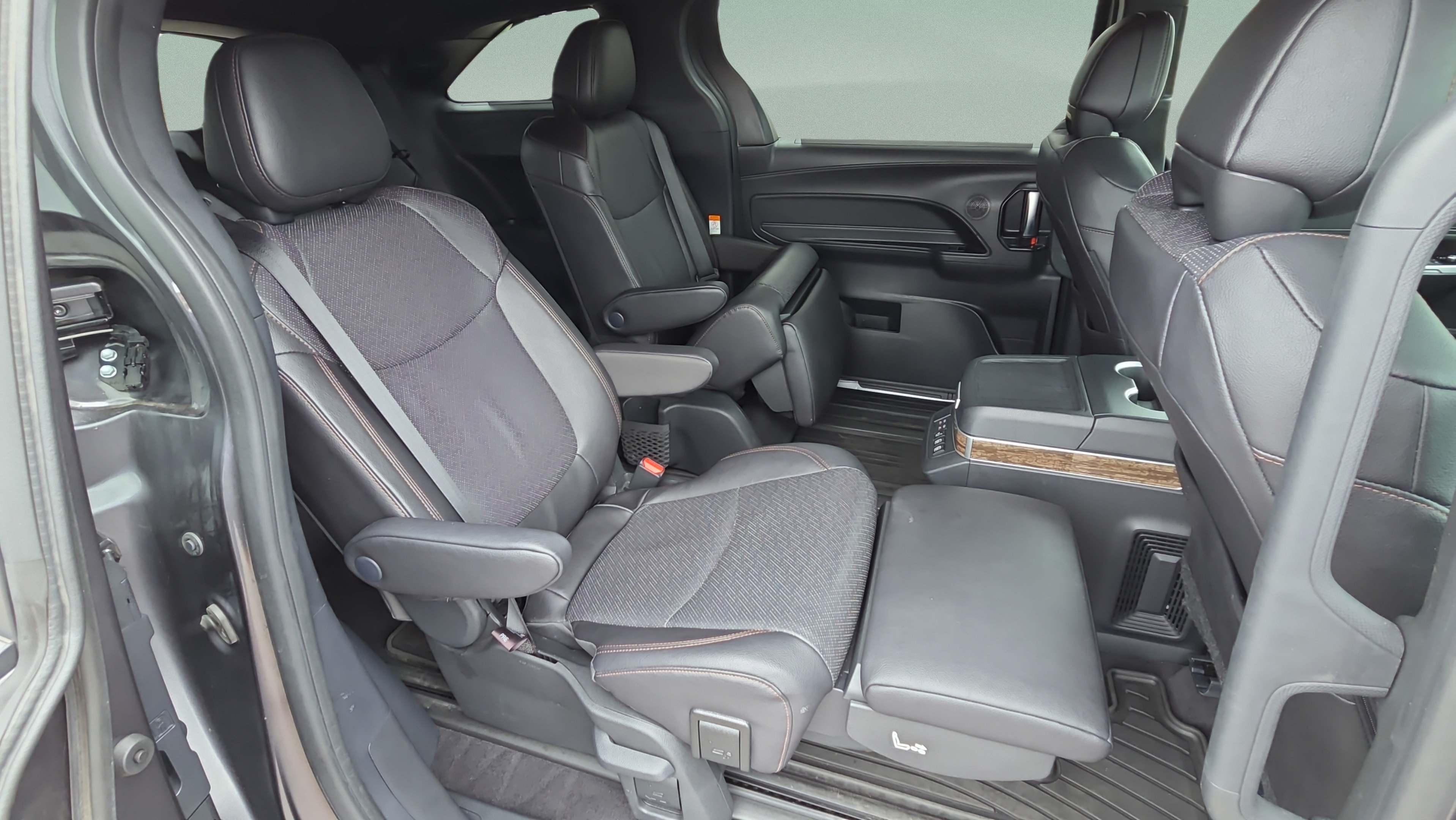 Certified 2025 Toyota Sienna Platinum AWD/4WD image 18