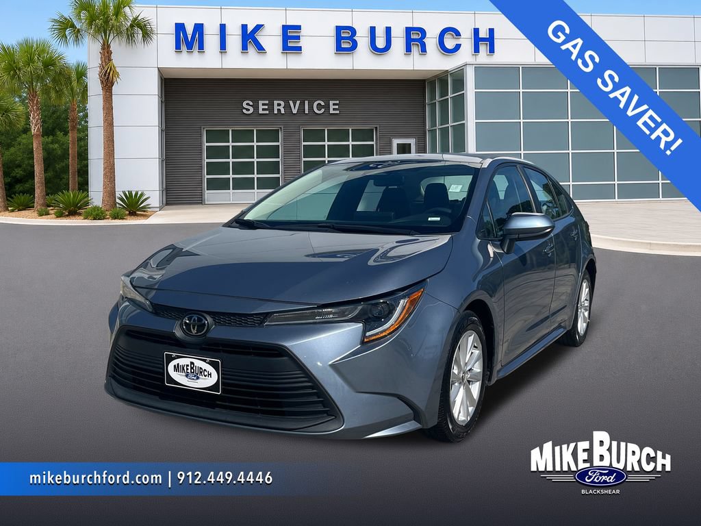 Used 2024 Toyota Corolla LE w/ LE Convenience Package FWD image 1