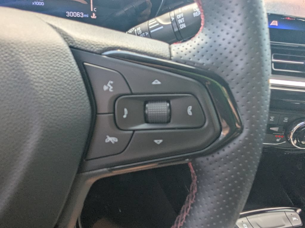 Used 2025 Chevrolet Trax RS w/ Driver Confidence Package FWD image 12