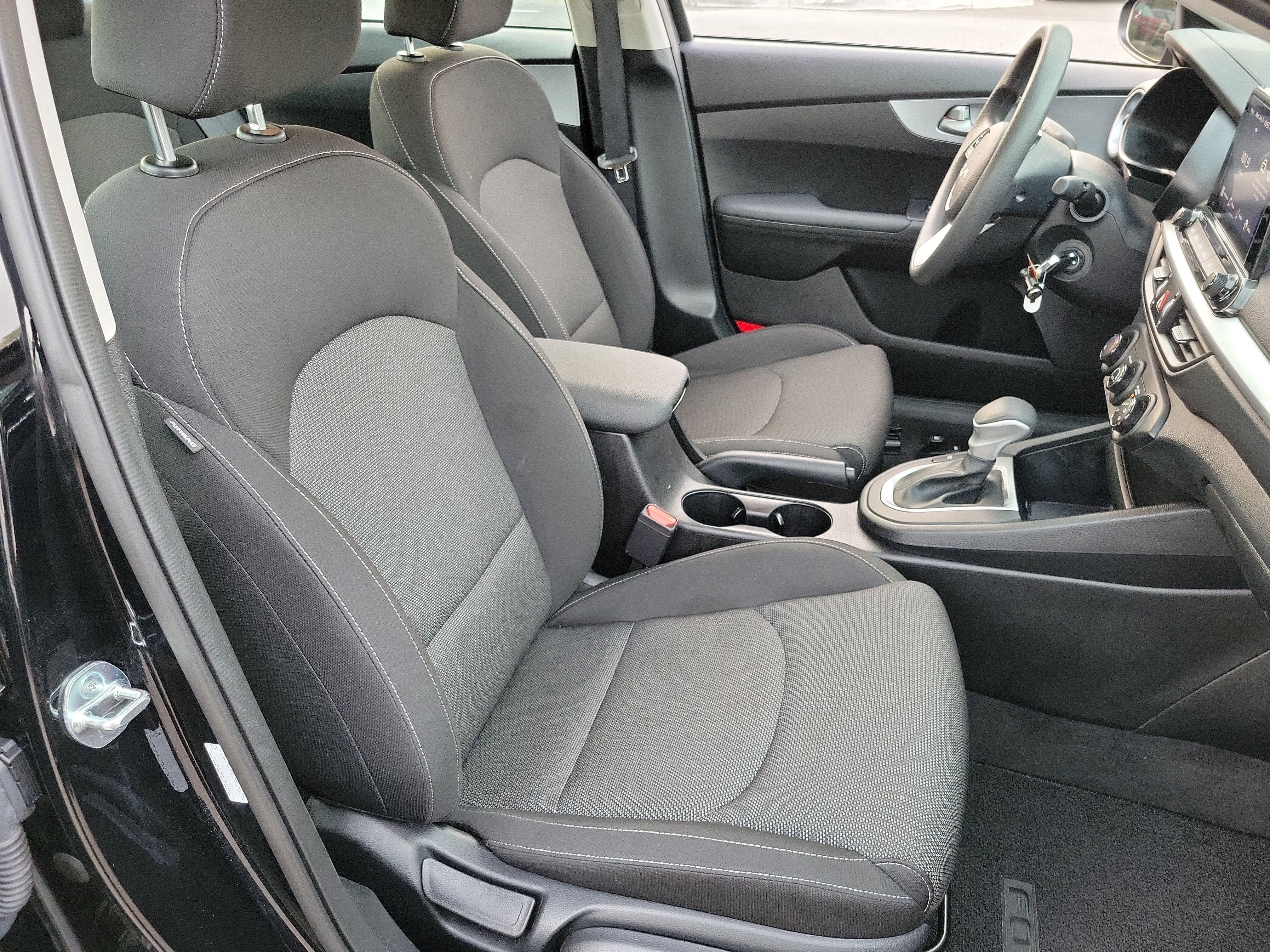 Used 2024 Kia Forte LXS w/ LXS Technology Package image 19