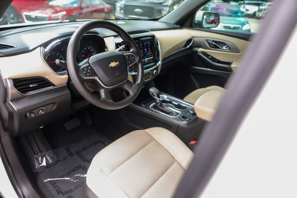 Used 2023 Chevrolet Traverse LS w/ Safety Package FWD image 13