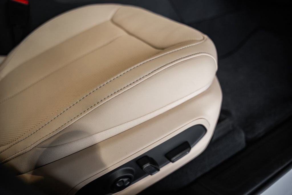 New 2025 Jeep Grand Cherokee L Limited w/ Luxury Tech Group II image 34