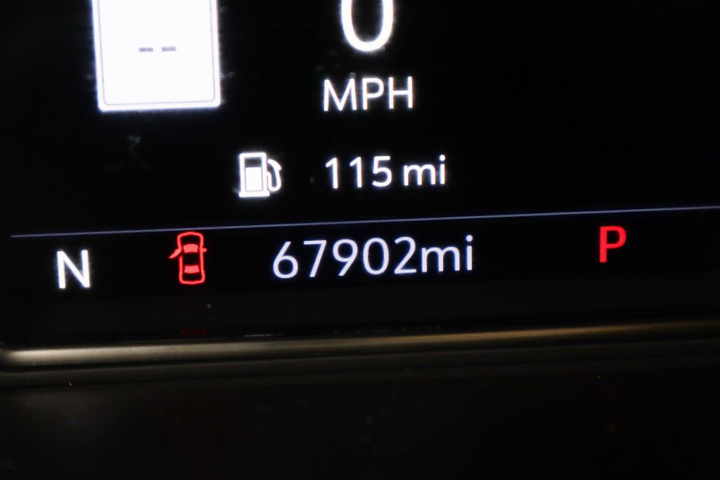 Used 2021 GMC Yukon XL SLT w/ SLT Premium Package image 26