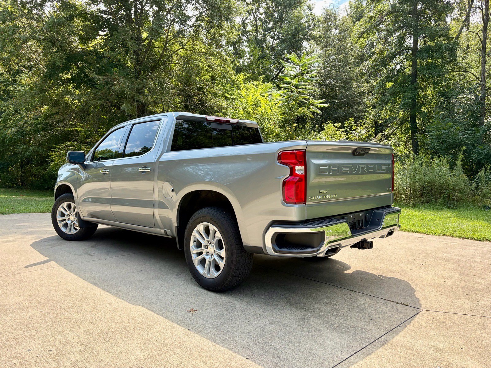 Used 2023 Chevrolet Silverado 1500 LTZ w/ LTZ Premium Package AWD/4WD image 7