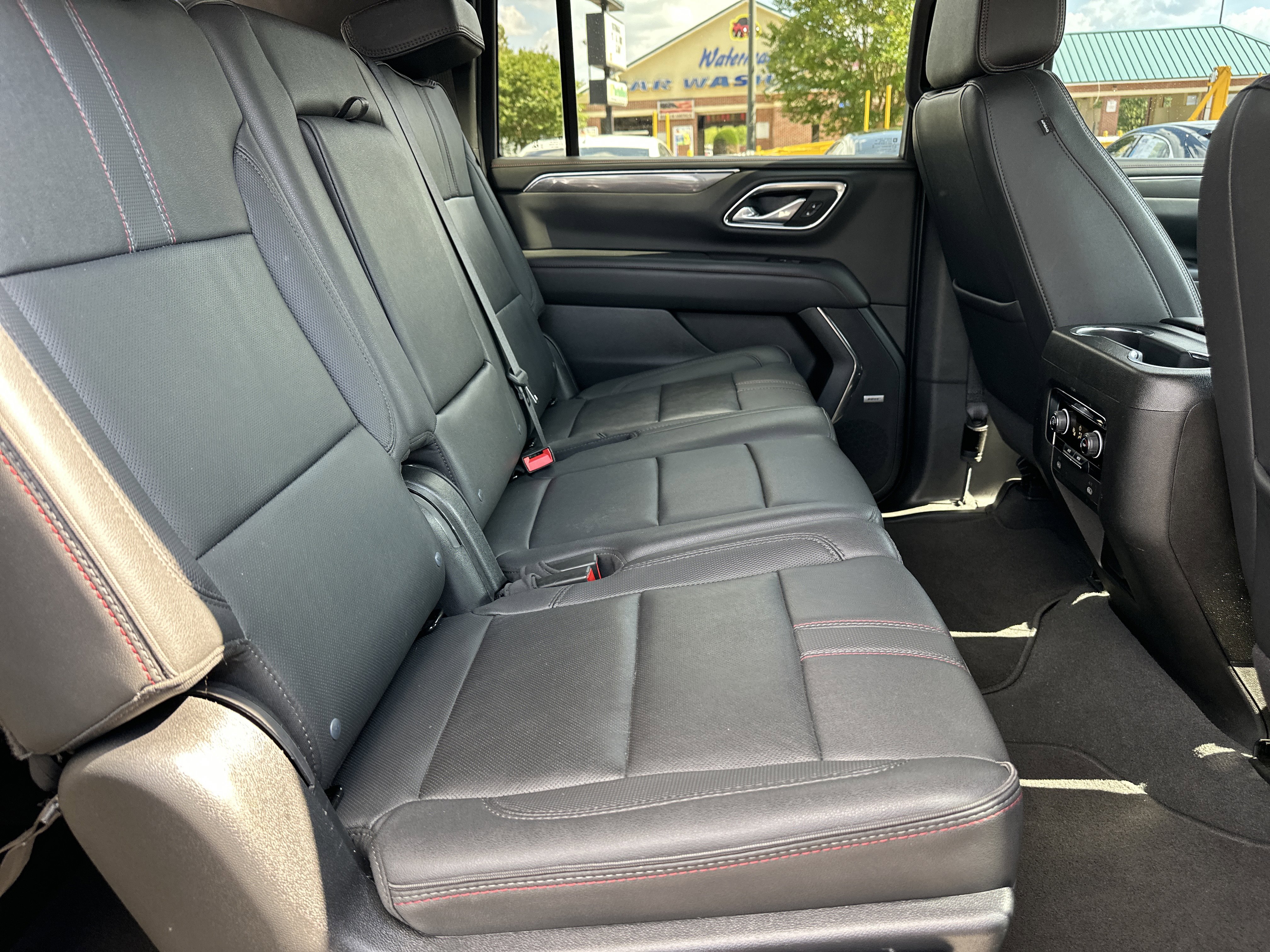 Used 2023 Chevrolet Suburban RST RWD image 16