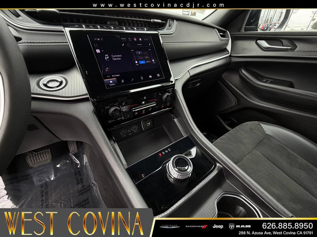 Used 2025 Jeep Grand Cherokee Altitude RWD image 21
