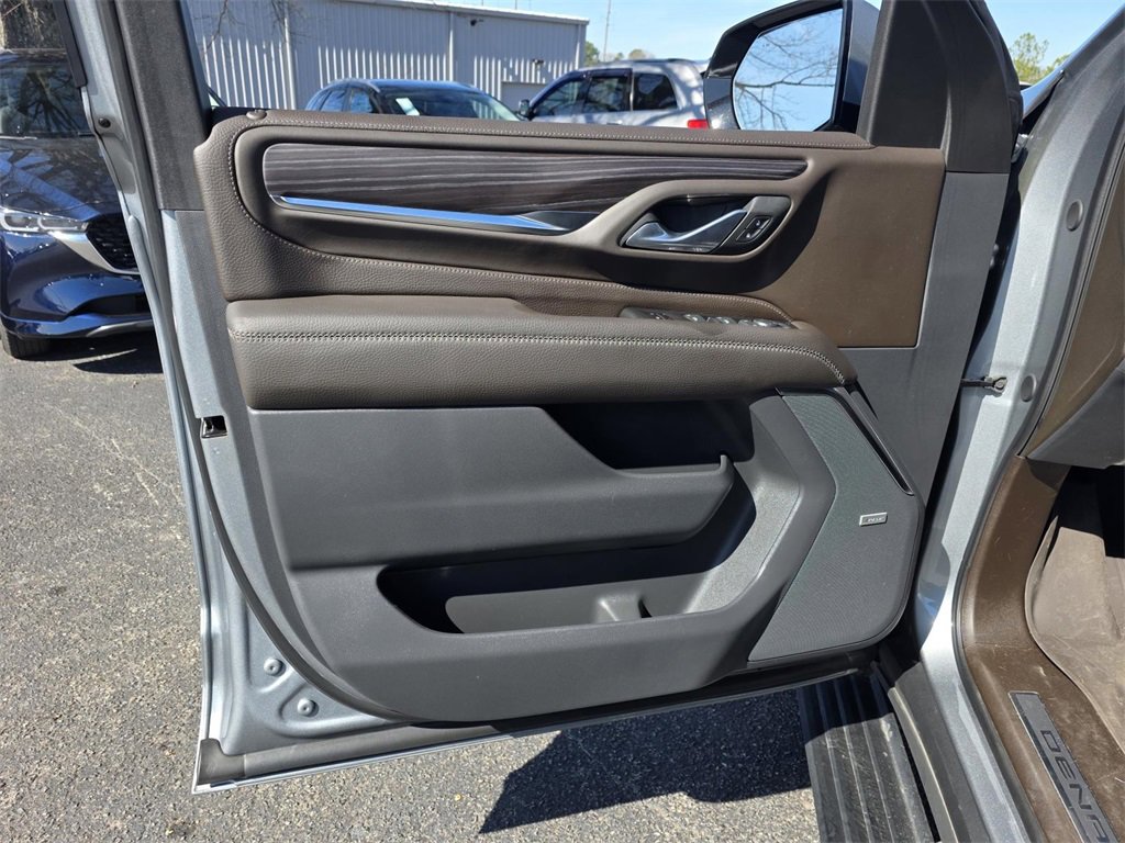 Used 2024 GMC Yukon Denali w/ Denali Reserve Package image 12