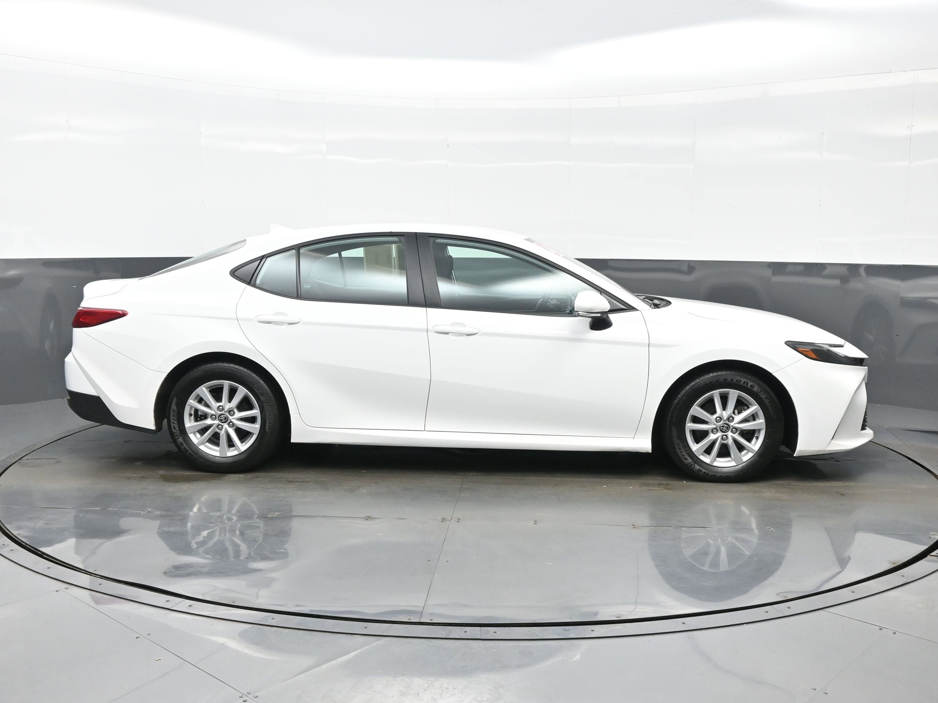 Used 2025 Toyota Camry LE image 7