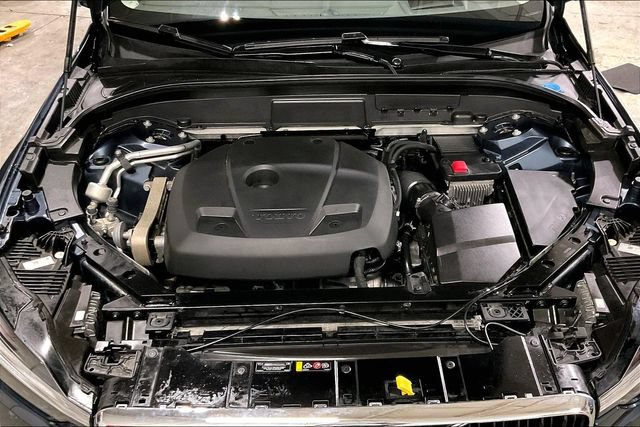 Certified 2021 Volvo XC60 T5 Momentum w/ Advanced Package AWD/4WD image 13
