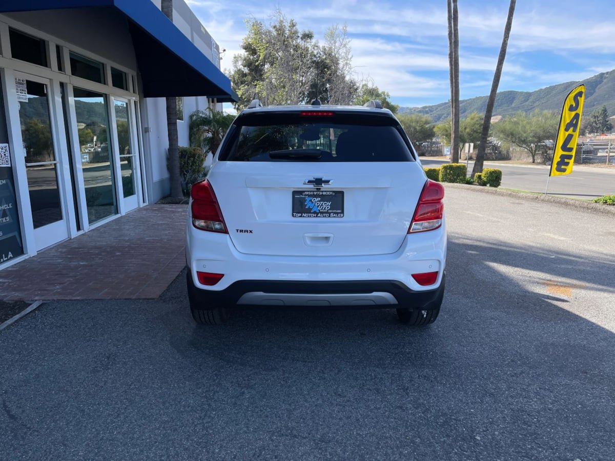 Used 2020 Chevrolet Trax LT w/ Sun & Sound Package image 6
