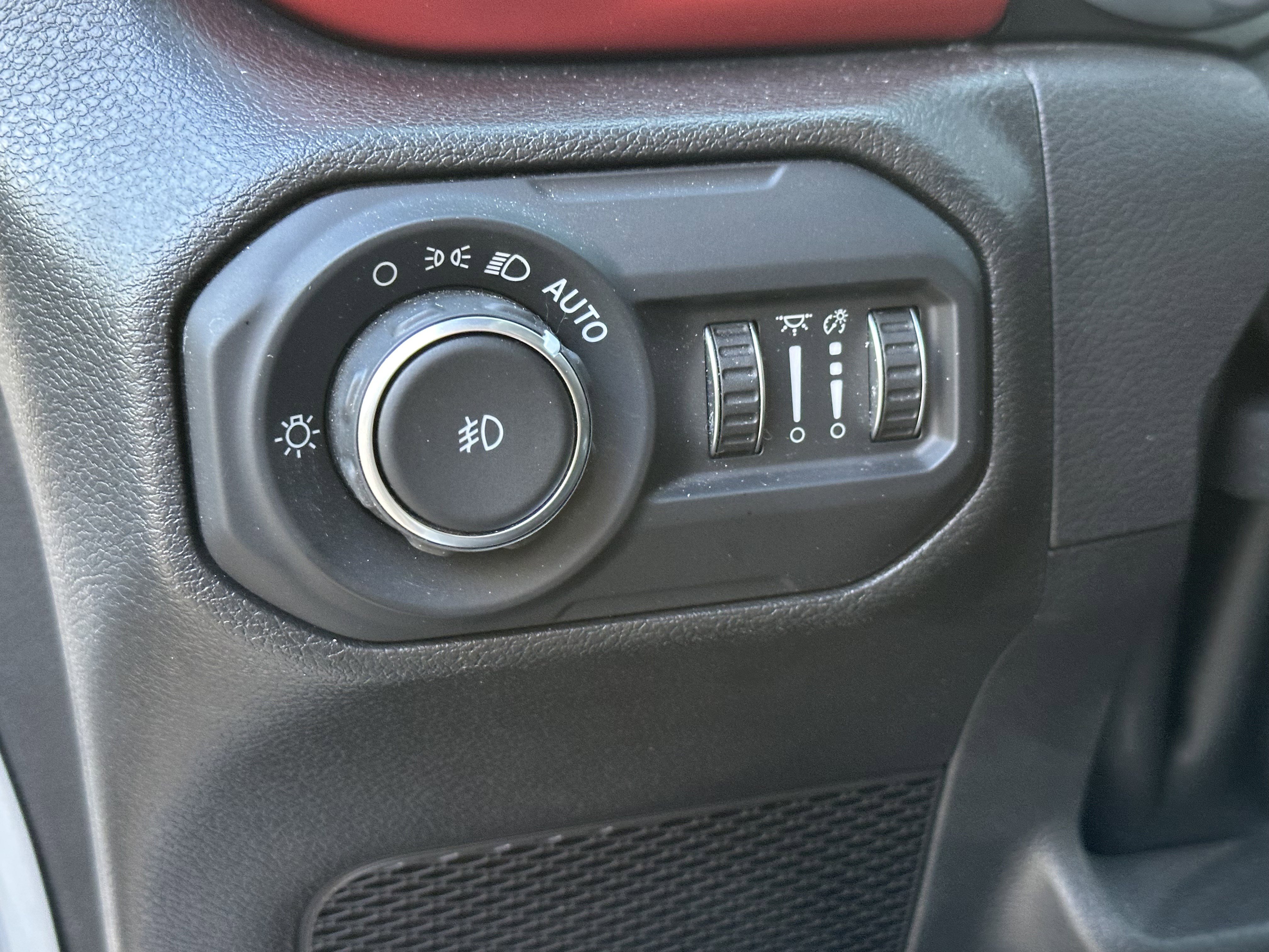Used 2022 Jeep Wrangler Unlimited Rubicon w/ LED Lighting Group AWD/4WD image 22