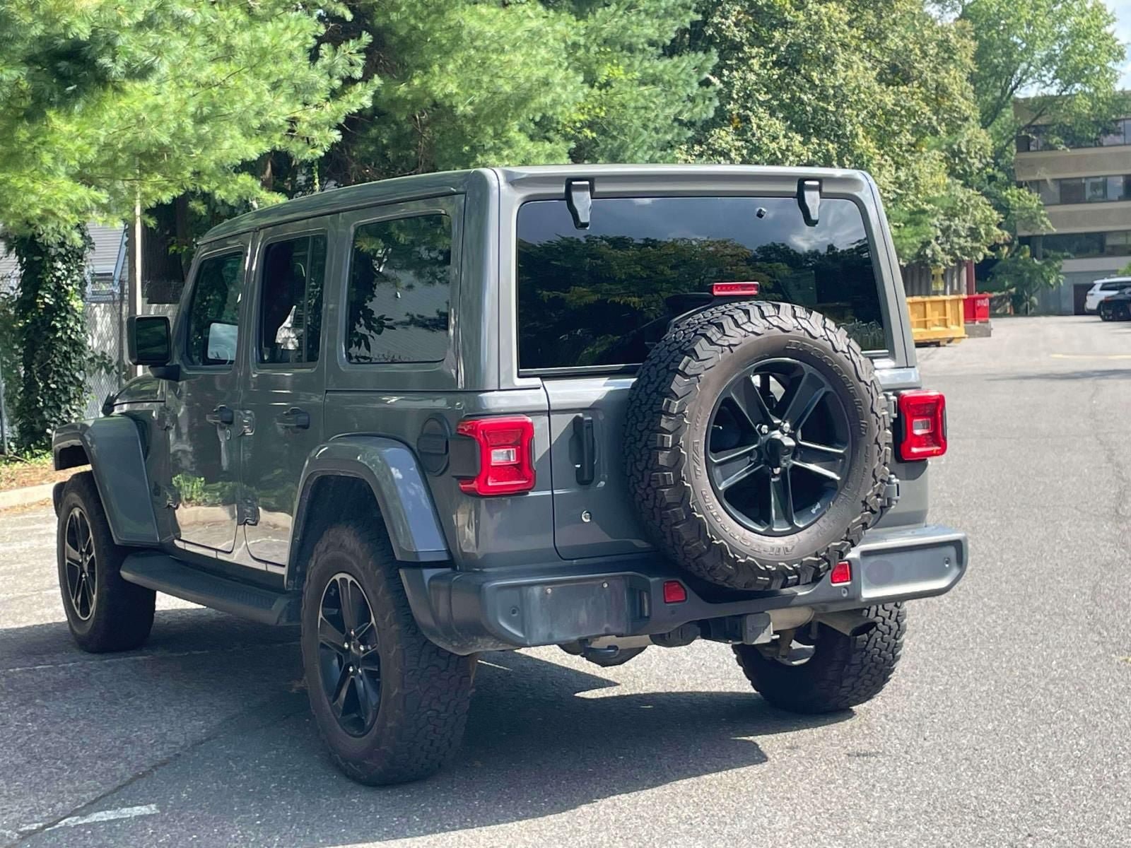 Used 2020 Jeep Wrangler Unlimited Sahara AWD/4WD image 8