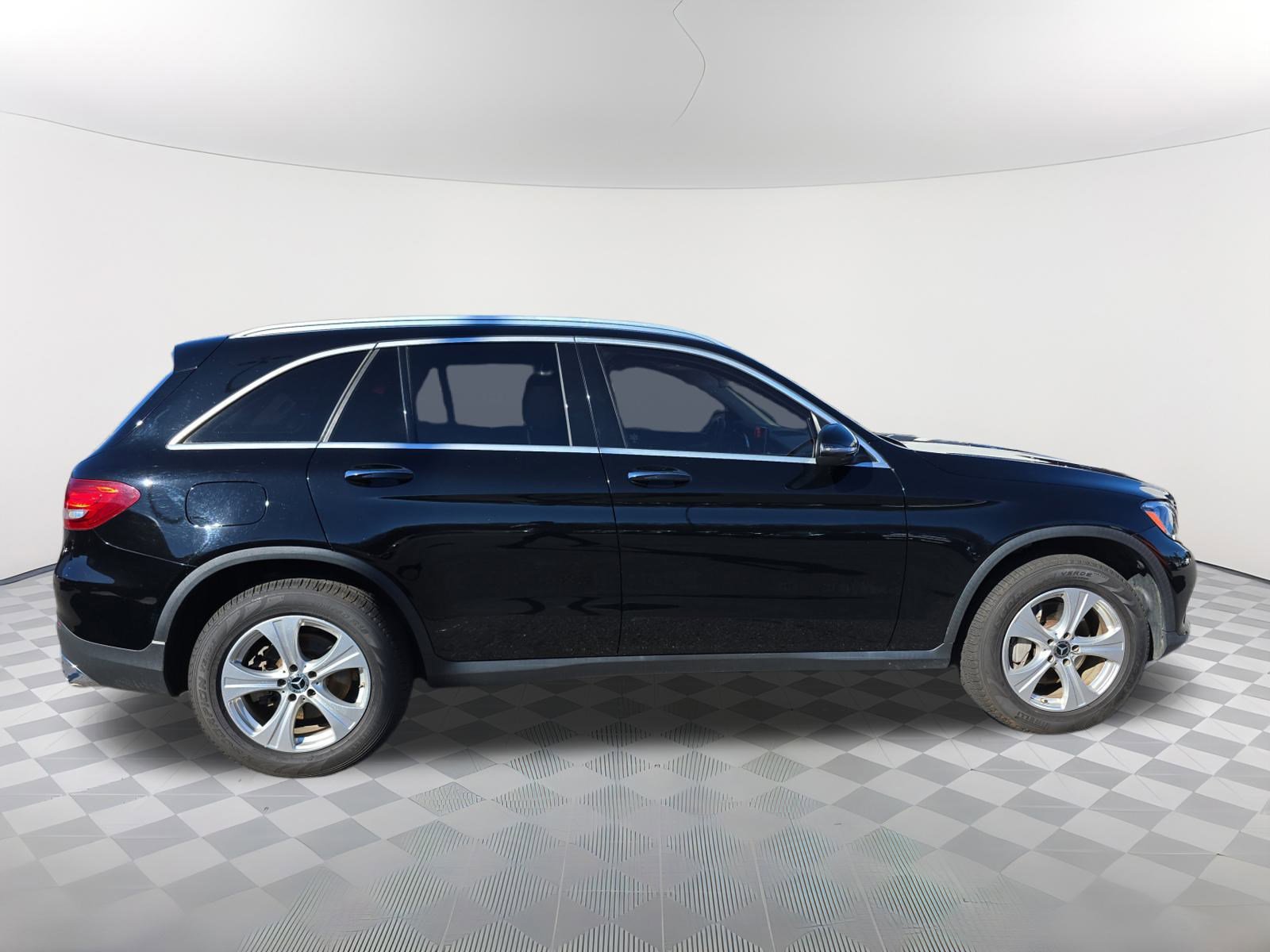 Used 2018 Mercedes-Benz GLC 300 image 2