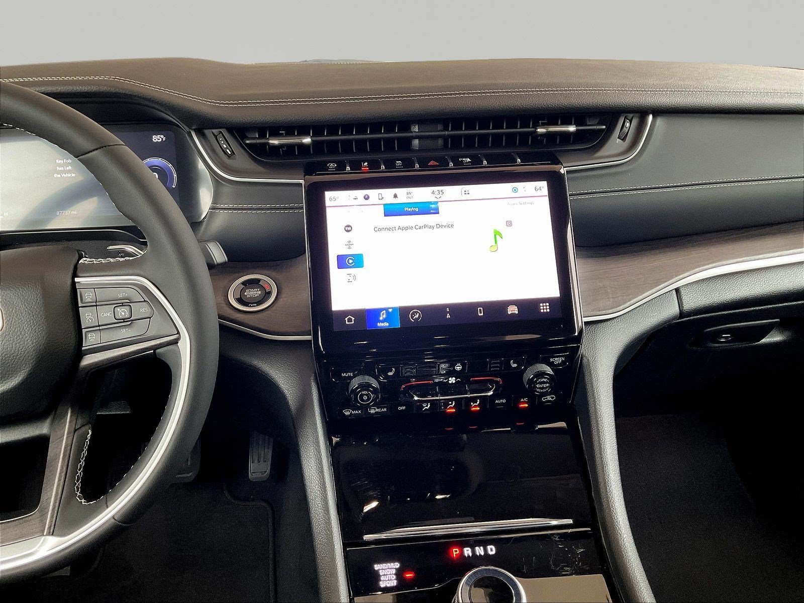 Used 2023 Jeep Grand Cherokee Limited AWD/4WD image 9