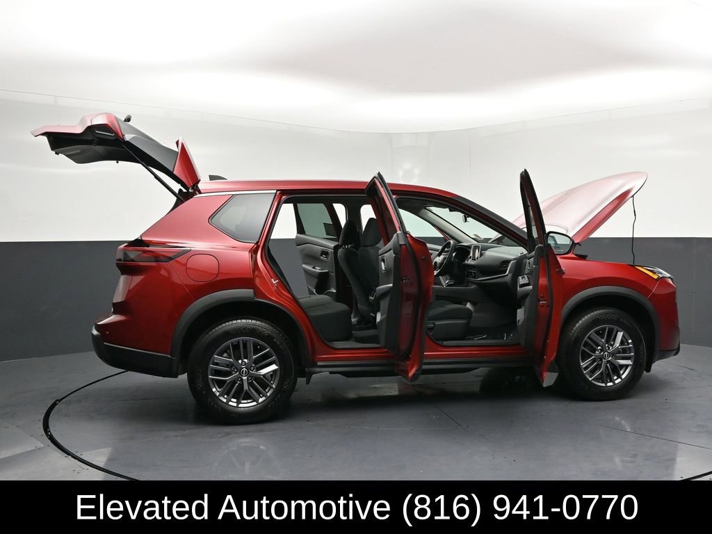Used 2025 Nissan Rogue S image 34