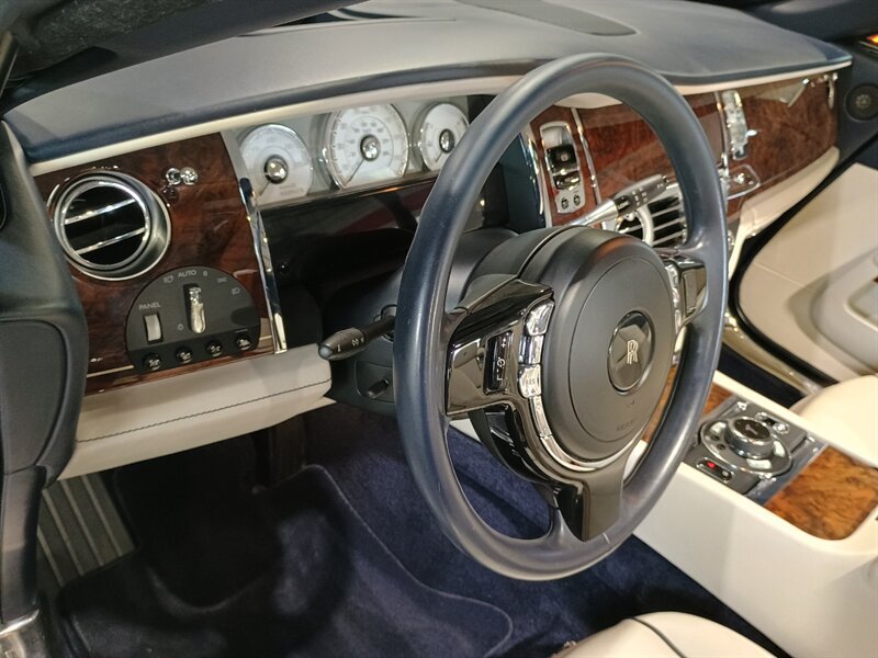 Used 2016 Rolls-Royce Dawn RWD image 19