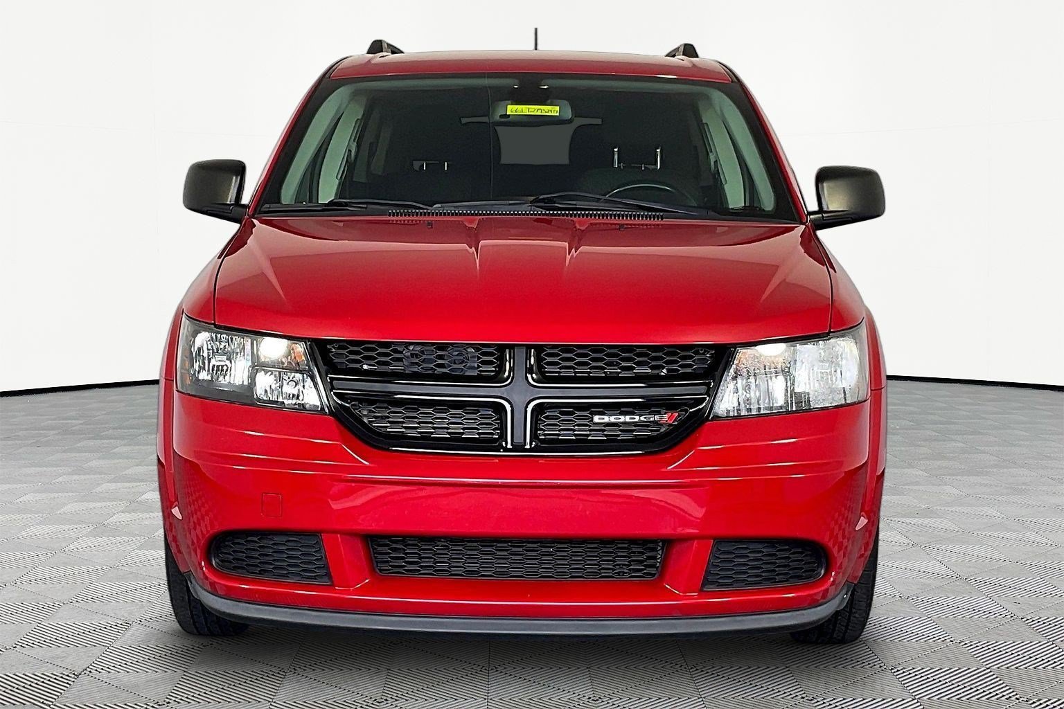 Used 2020 Dodge Journey SE w/ SE Popular Equipment Group FWD image 2