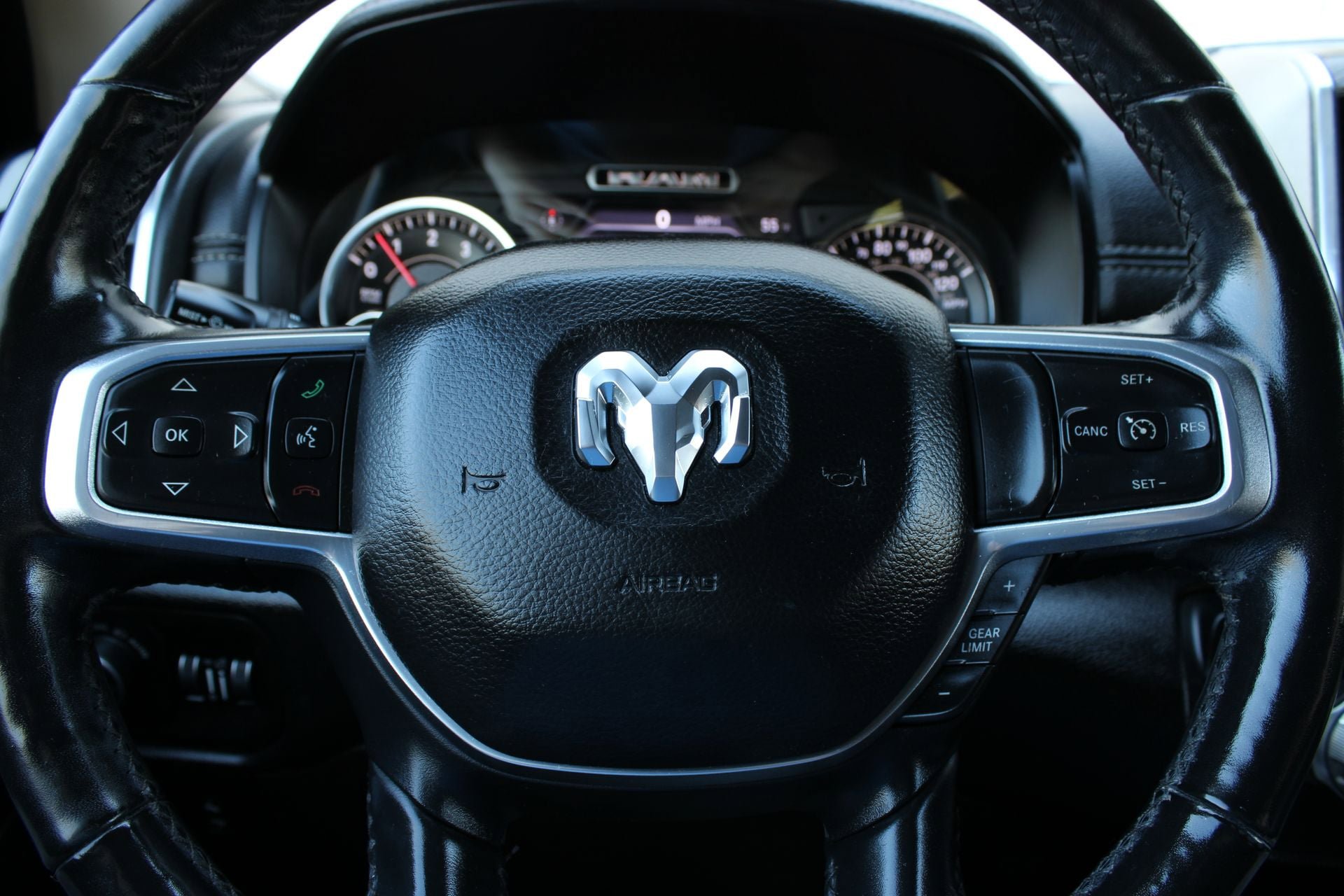 Used 2019 RAM 1500 Laramie AWD/4WD image 29