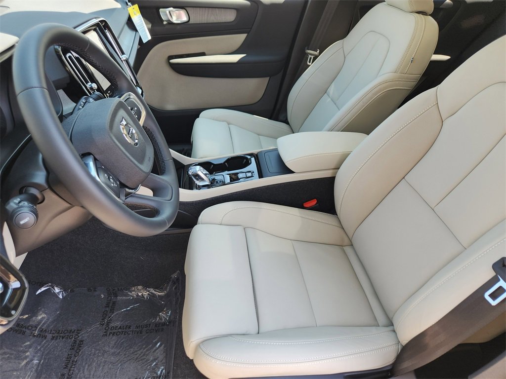 New 2026 Volvo XC40 B5 Plus w/ Protection Package Premier image 5