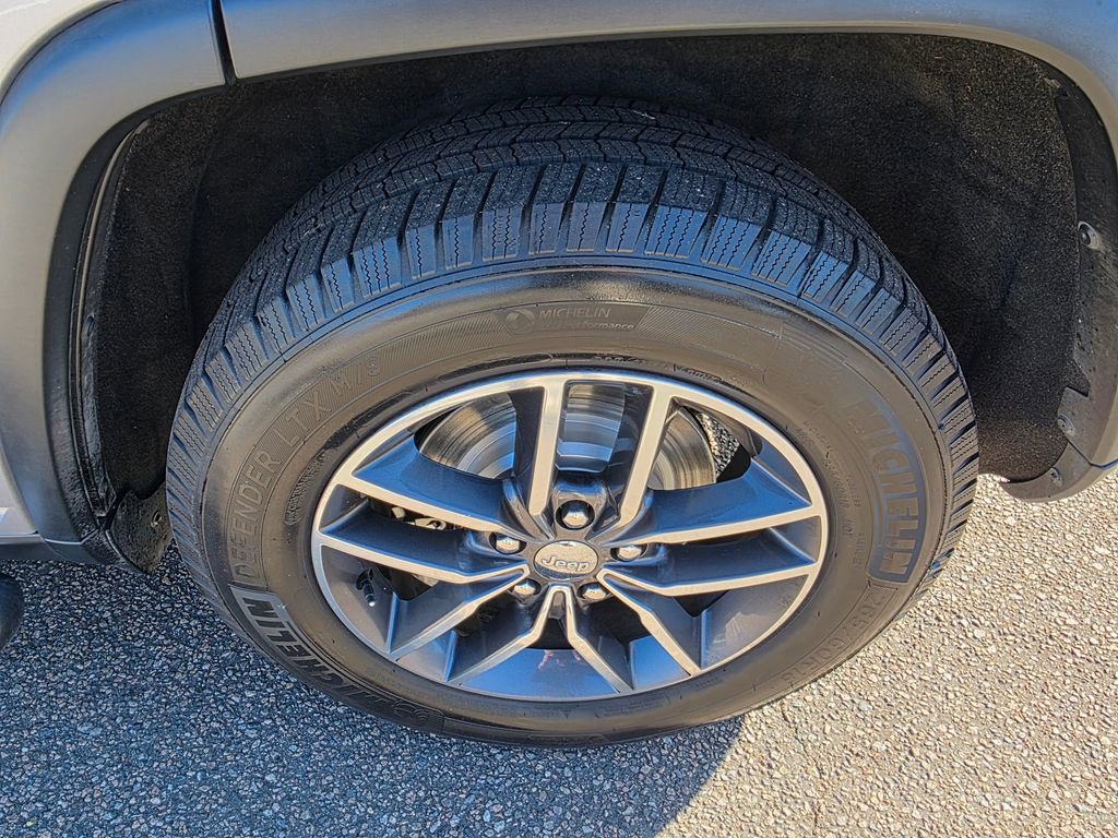 Used 2018 Jeep Grand Cherokee Laredo image 31