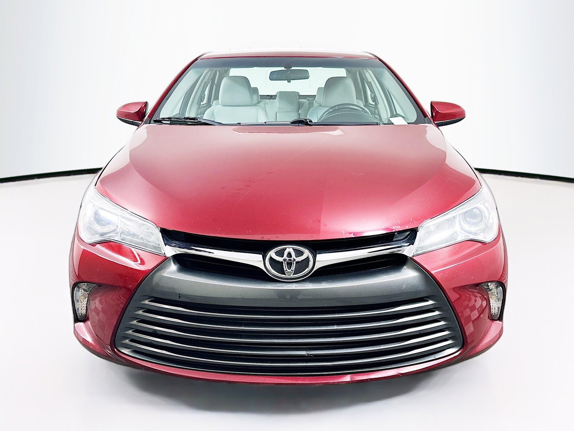 Used 2015 Toyota Camry LE image 2