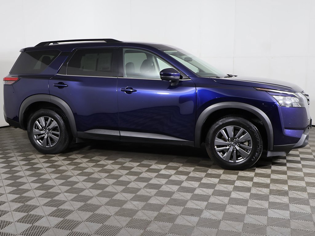 Used 2024 Nissan Pathfinder SV image 14