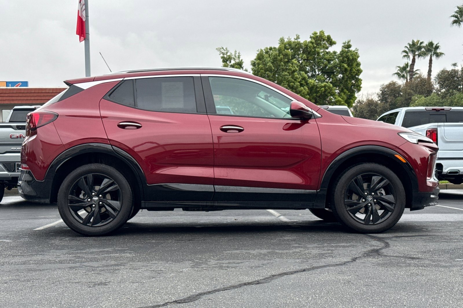 Used 2024 Buick Encore GX Sport Touring image 3