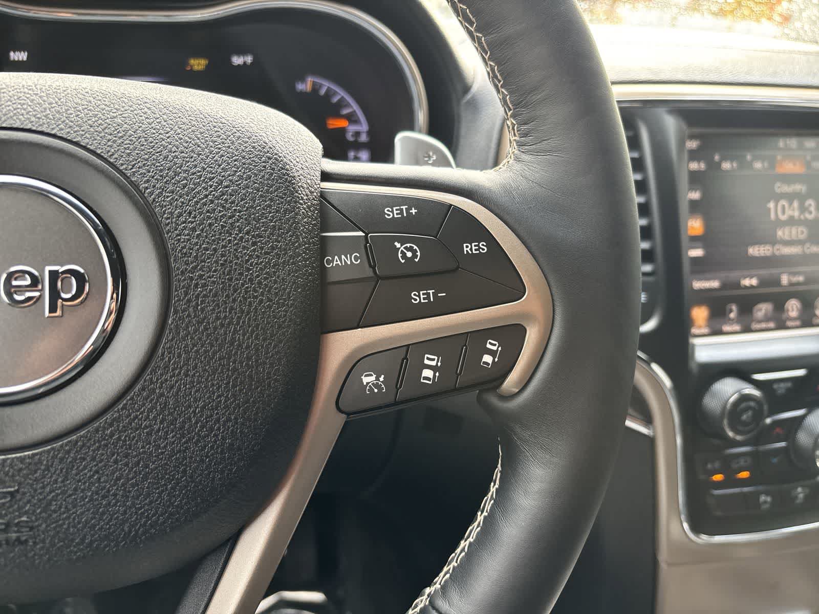 Used 2015 Jeep Grand Cherokee Overland w/ Advanced Technology Group AWD/4WD image 16