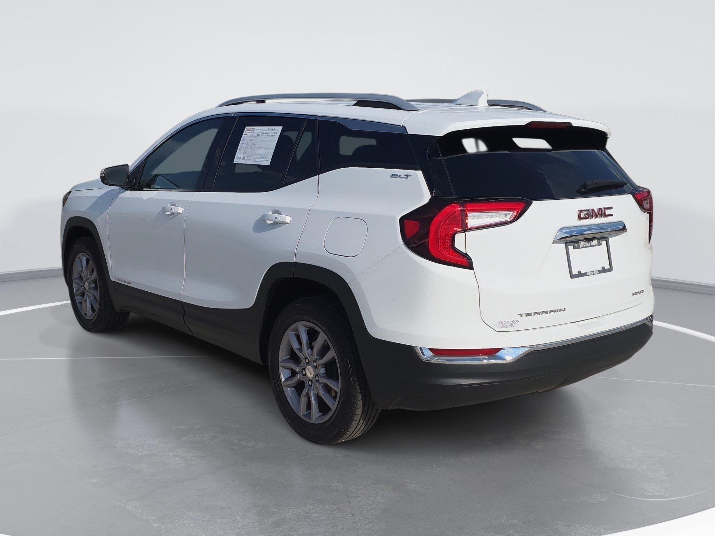Used 2024 GMC Terrain SLT AWD/4WD image 5