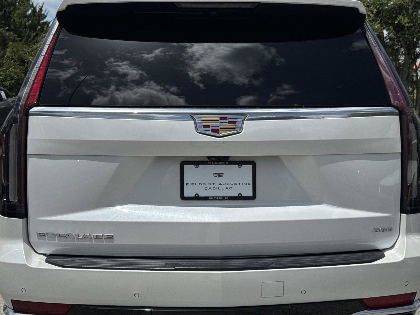 Certified 2024 Cadillac Escalade Premium Luxury w/ LPO, Floor Liner Package AWD/4WD image 10