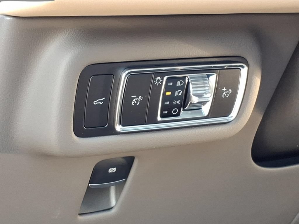 New 2025 Lincoln Nautilus Reserve w/ Jet Appearance Package AWD/4WD image 18
