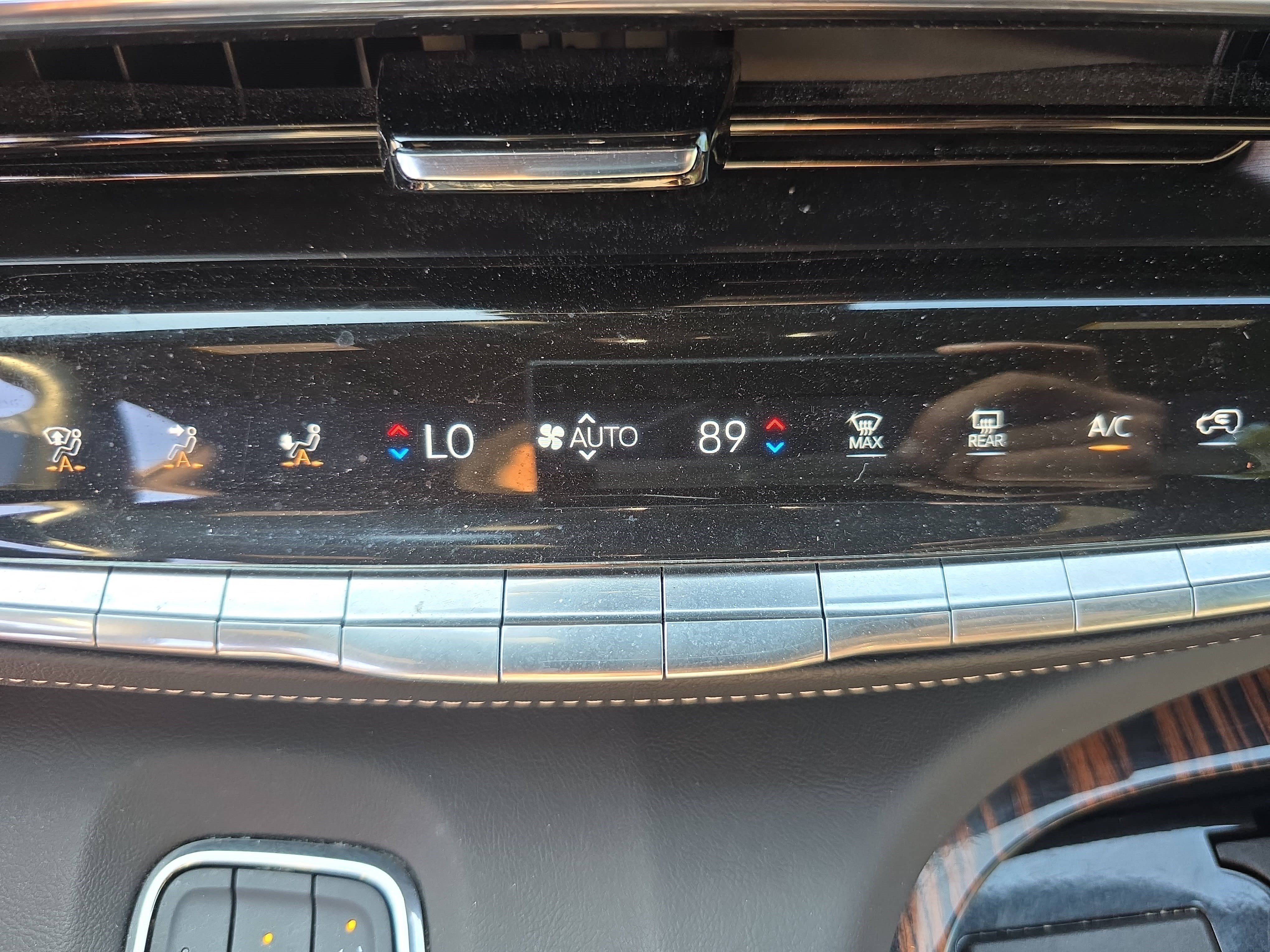 Certified 2024 Cadillac Escalade ESV Premium Luxury w/ Performance Package AWD/4WD image 21