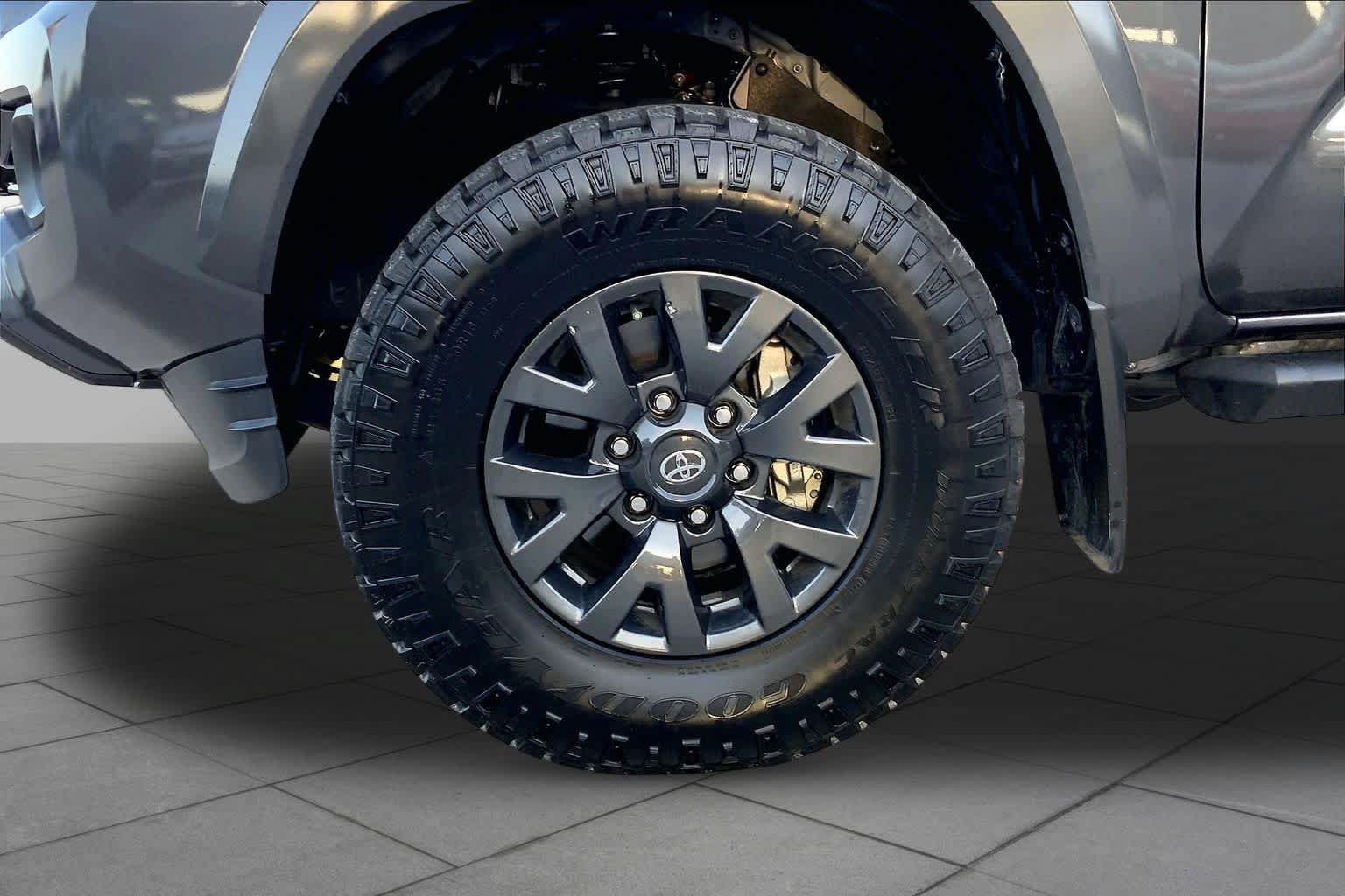 Used 2023 Toyota Tacoma SR5 RWD image 10