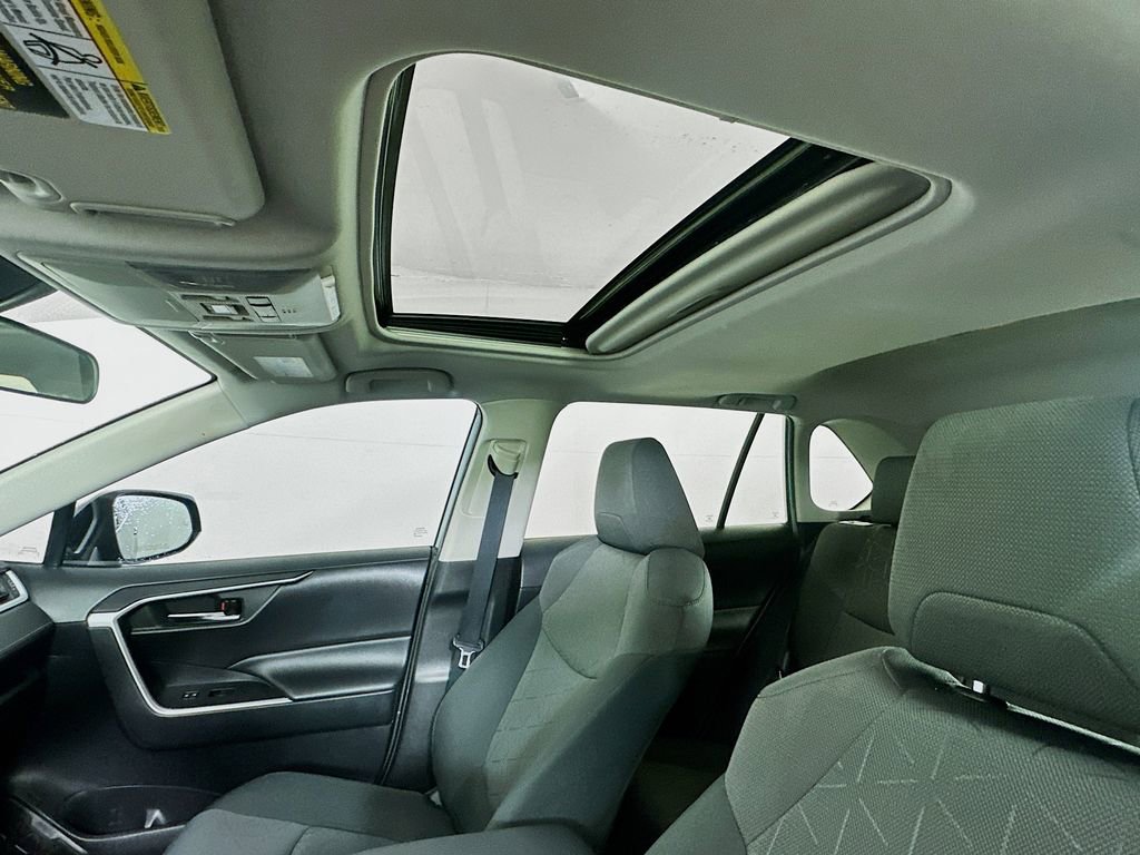 Used 2021 Toyota RAV4 XLE w/ Convenience Package image 21