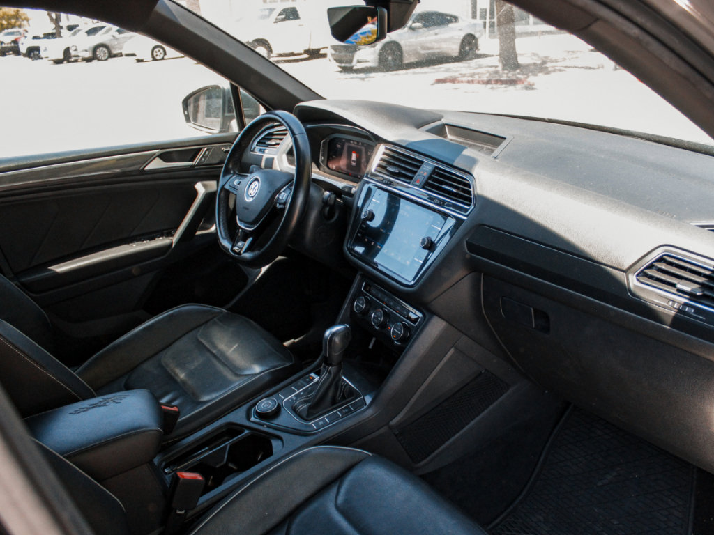 Used 2021 Volkswagen Tiguan SEL Premium R-Line AWD/4WD image 33
