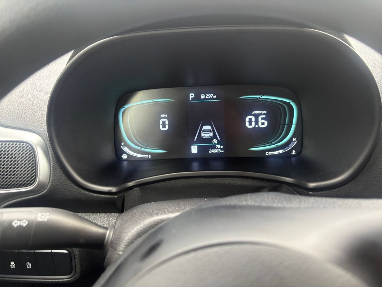 Used 2025 Kia Soul LX w/ LX Technology Package FWD image 34