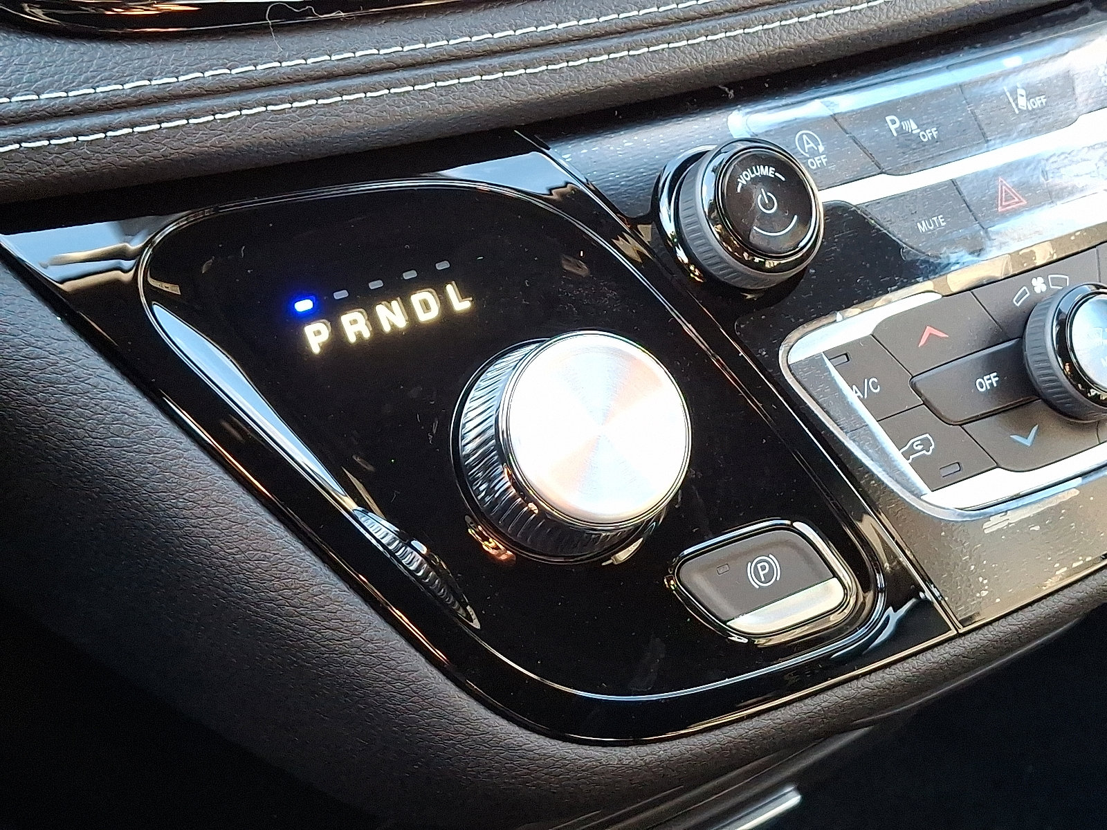 New 2026 Chrysler Pacifica Select image 10