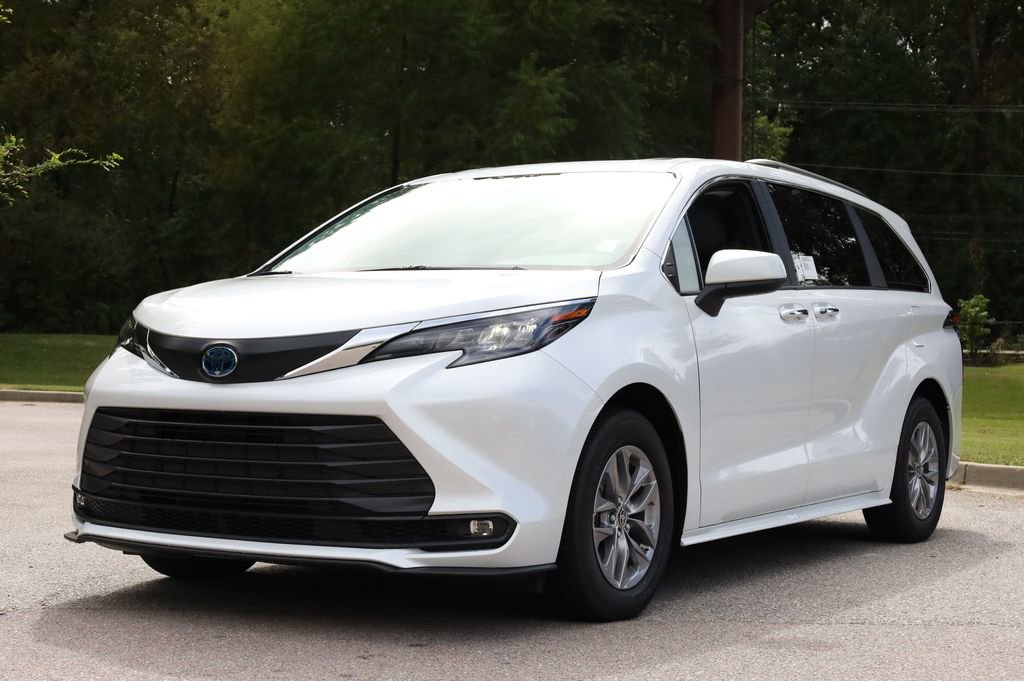 Used 2025 Toyota Sienna XLE