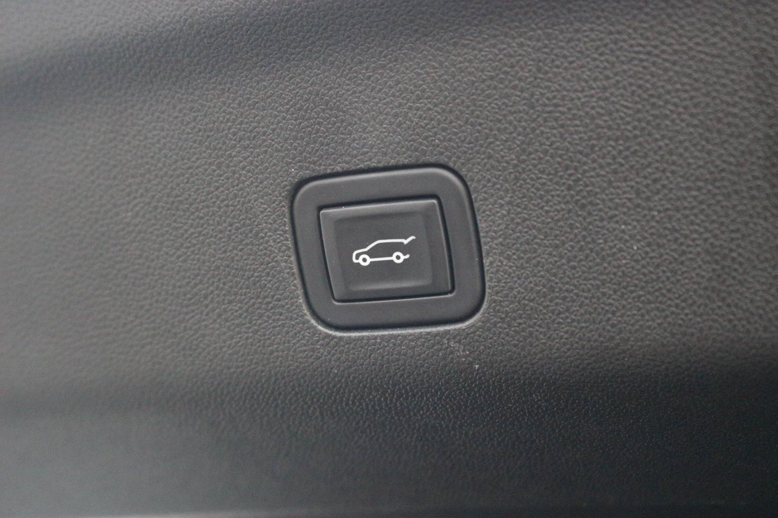 Used 2023 Chevrolet Suburban LT image 12