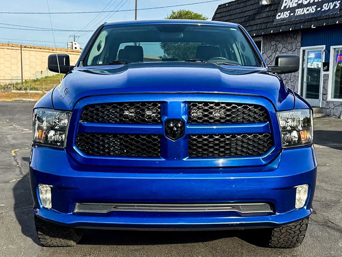 Used 2017 RAM 1500 Express w/ Express Value Package AWD/4WD image 4