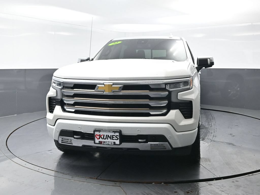 Used 2022 Chevrolet Silverado 1500 High Country w/ High Country Premium Package AWD/4WD image 8