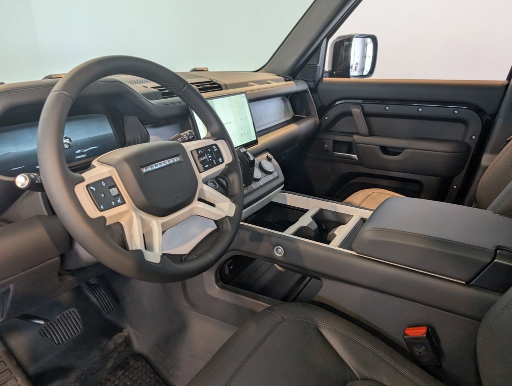 New 2025 Land Rover Defender 110 S image 12