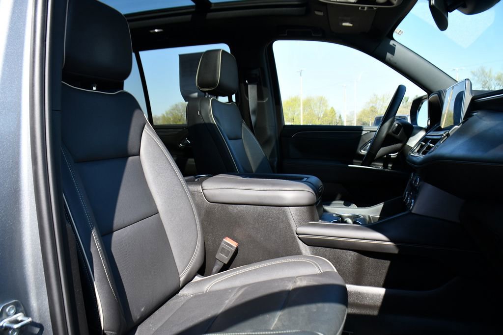 Used 2023 GMC Yukon SLT w/ SLT Premium Package AWD/4WD image 16