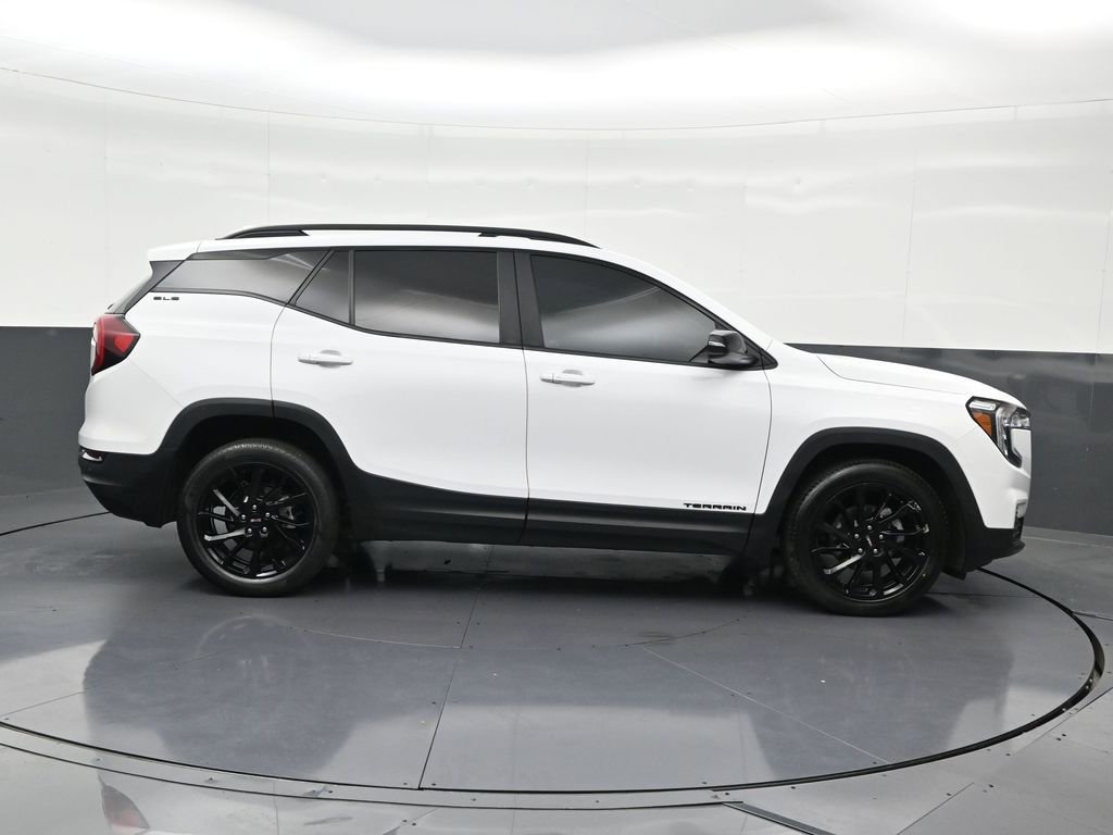 Used 2024 GMC Terrain SLE w/ Driver Convenience Package image 7