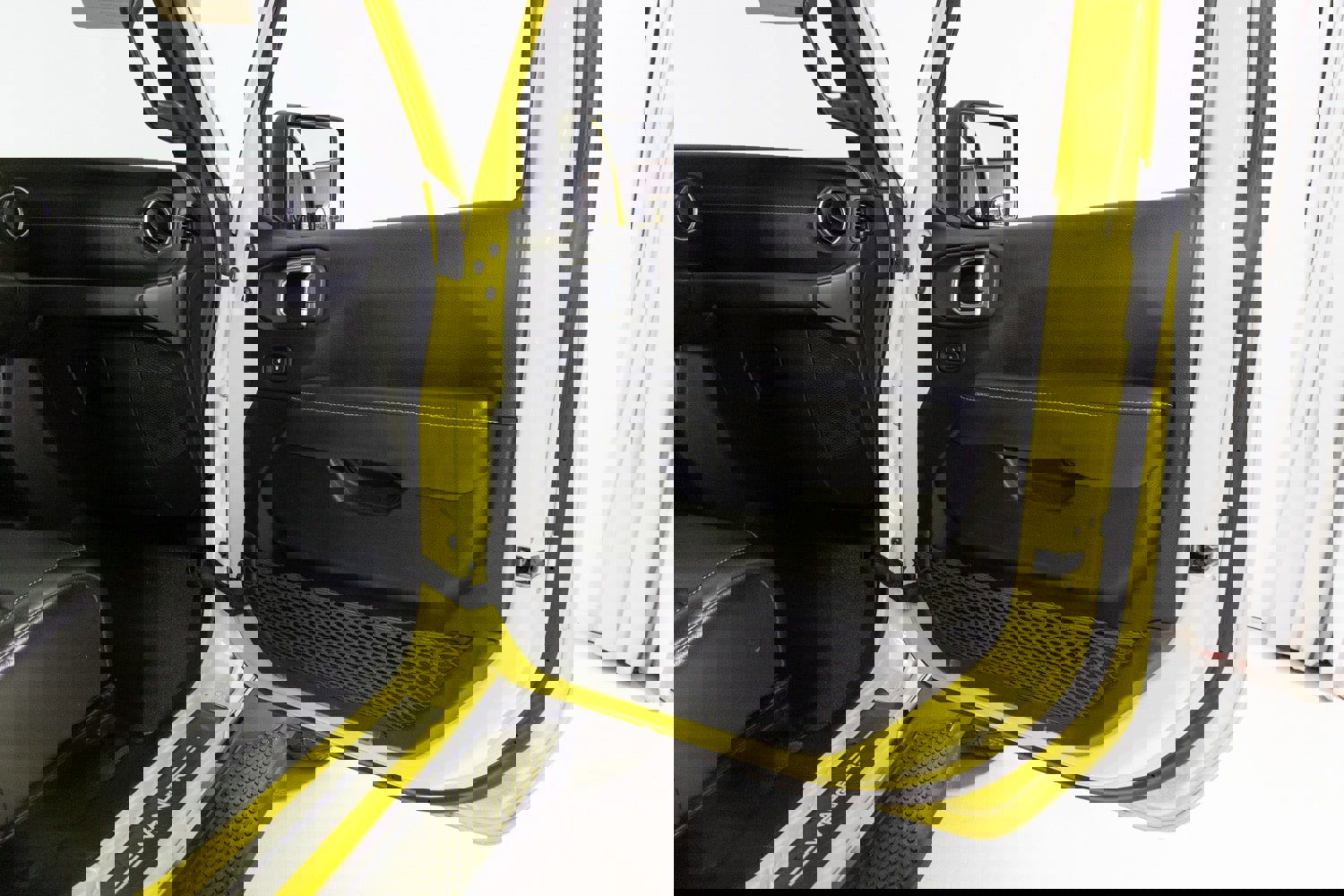 Used 2022 Jeep Wrangler Unlimited Sahara w/ Cold Weather Group image 21