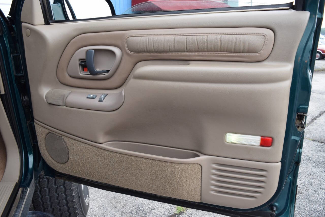 Used 1997 Chevrolet Silverado 1500 4x4 Regular Cab w/ Preferred Equipment Group 2 image 50